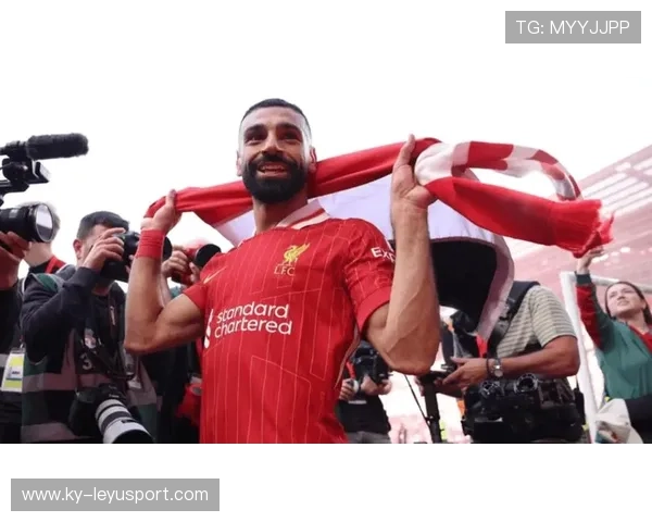 利物浦反击直塞凶猛，萨拉赫单刀轻松推射